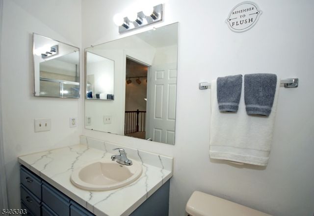 10 Apache Way, Branchburg Twp., NJ 08876