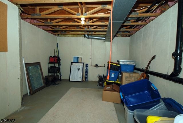 10 Apache Way, Branchburg Twp., NJ 08876