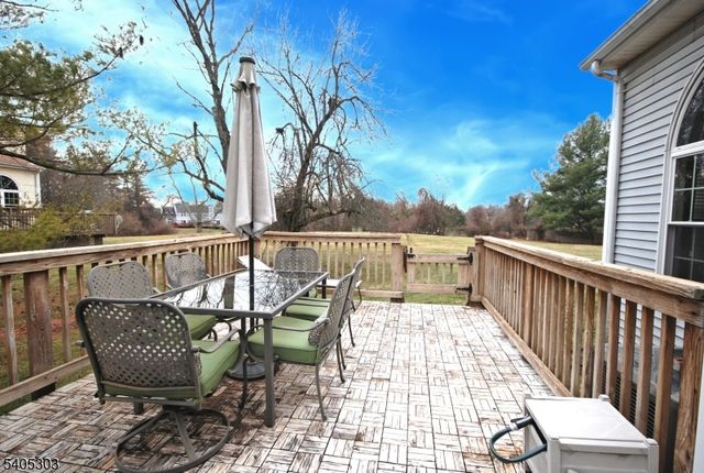 10 Apache Way, Branchburg Twp., NJ 08876