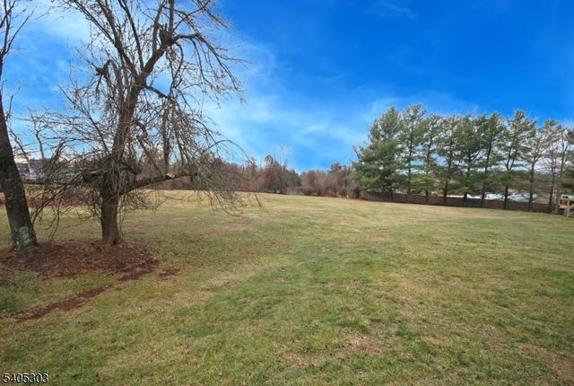 10 Apache Way, Branchburg Twp., NJ 08876