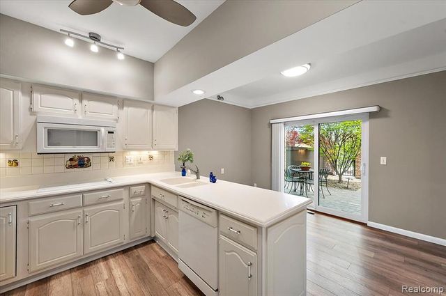 2175 Bordeaux Street, West Bloomfield, MI 48323