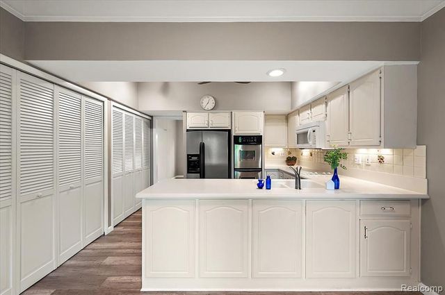 2175 Bordeaux Street, West Bloomfield, MI 48323