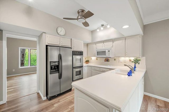 2175 Bordeaux Street, West Bloomfield, MI 48323