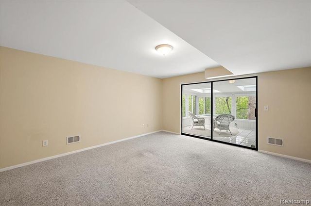 2175 Bordeaux Street, West Bloomfield, MI 48323