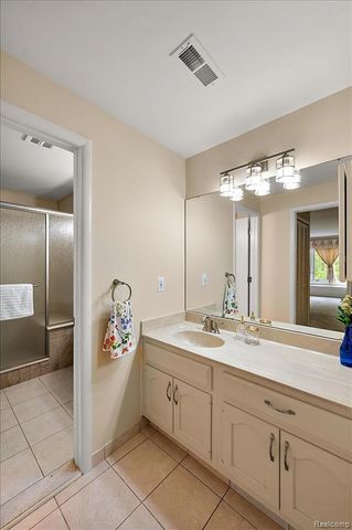 2175 Bordeaux Street, West Bloomfield, MI 48323