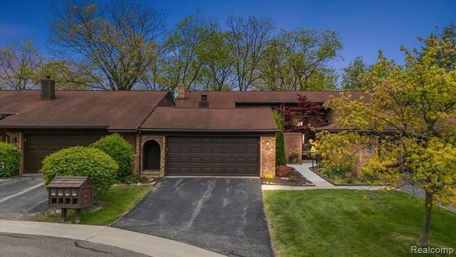 2175 Bordeaux Street, West Bloomfield, MI 48323