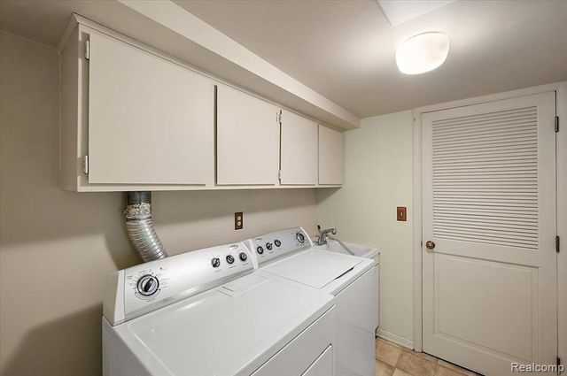 2175 Bordeaux Street, West Bloomfield, MI 48323