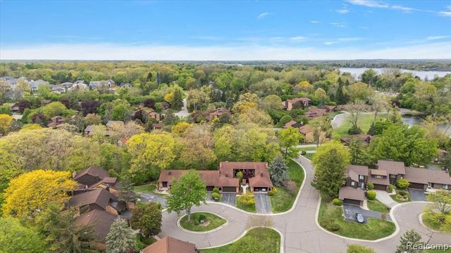 2175 Bordeaux Street, West Bloomfield, MI 48323