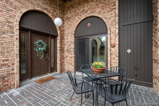 2175 Bordeaux Street, West Bloomfield, MI 48323
