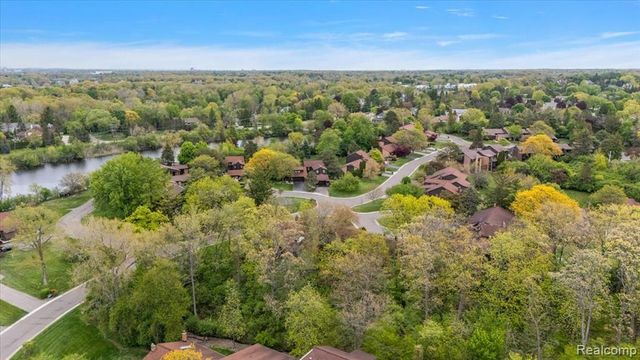 2175 Bordeaux Street, West Bloomfield, MI 48323