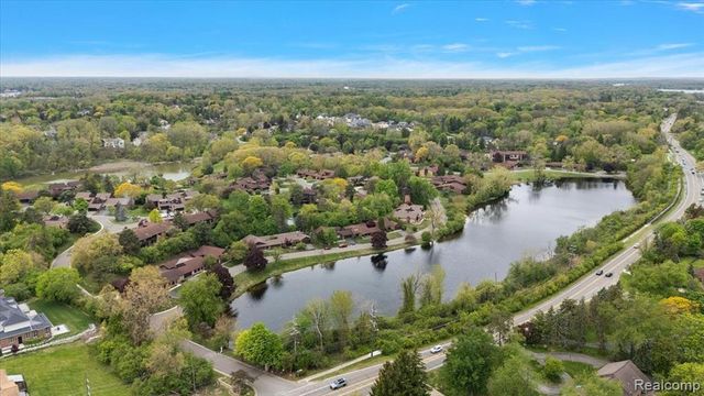 2175 Bordeaux Street, West Bloomfield, MI 48323