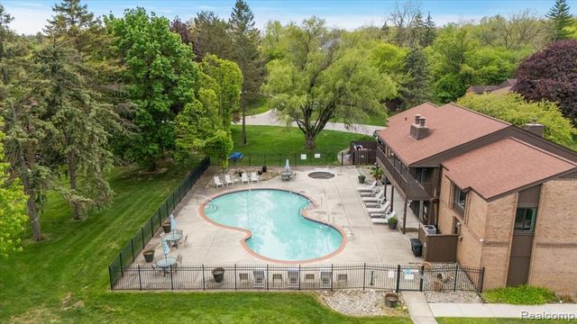 2175 Bordeaux Street, West Bloomfield, MI 48323