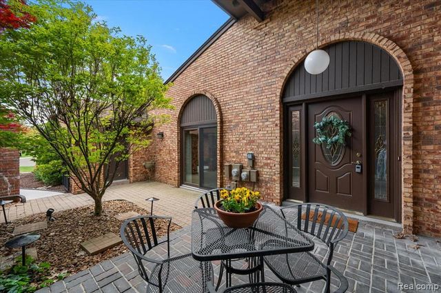 2175 Bordeaux Street, West Bloomfield, MI 48323