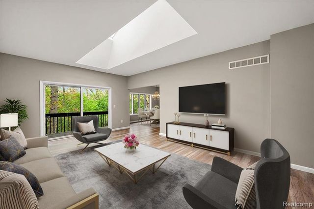 2175 Bordeaux Street, West Bloomfield, MI 48323