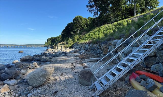 17 Sea Crest Drive, Lloyd Neck, NY 11743