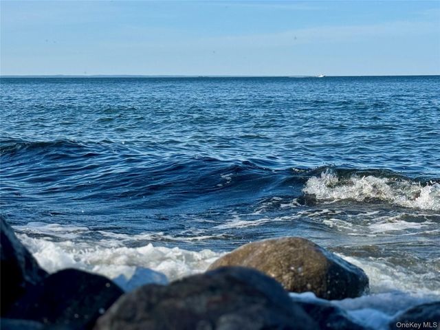 17 Sea Crest Drive, Lloyd Neck, NY 11743