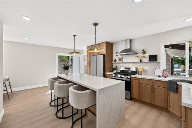 926 Radcliffe Drive, San Jose, CA 95117