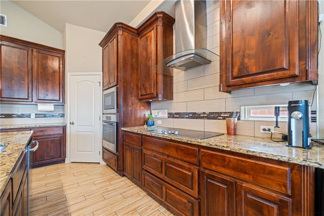 1825 Bay Landing Dr, Portland, TX 78374