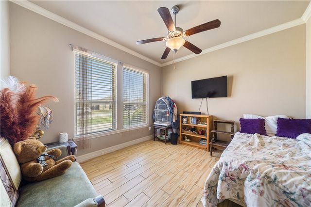 1825 Bay Landing Dr, Portland, TX 78374