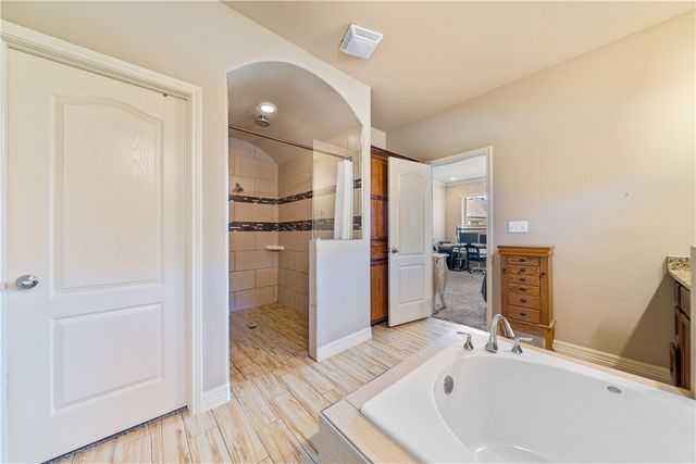 1825 Bay Landing Dr, Portland, TX 78374