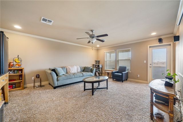 1825 Bay Landing Dr, Portland, TX 78374