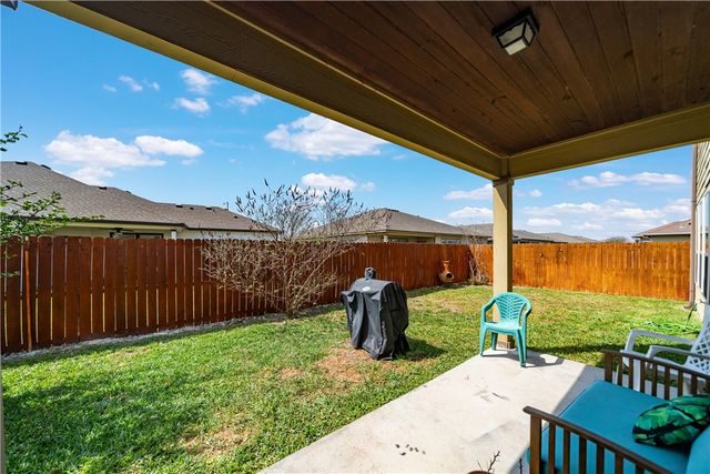 1825 Bay Landing Dr, Portland, TX 78374