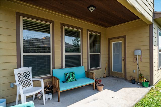 1825 Bay Landing Dr, Portland, TX 78374