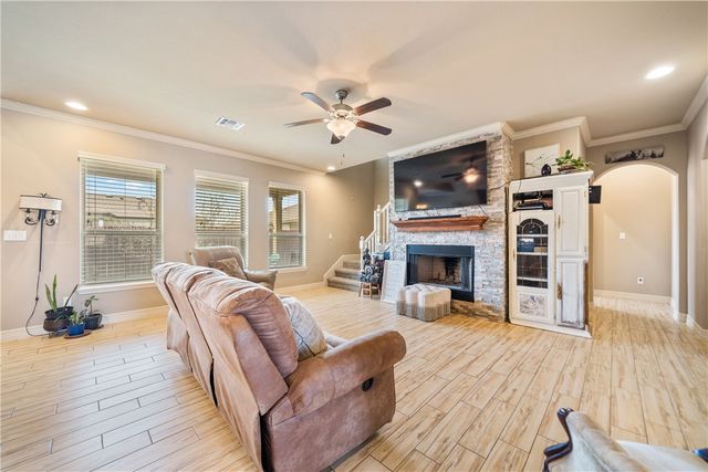 1825 Bay Landing Dr, Portland, TX 78374