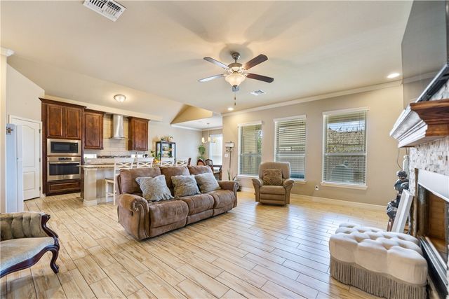 1825 Bay Landing Dr, Portland, TX 78374