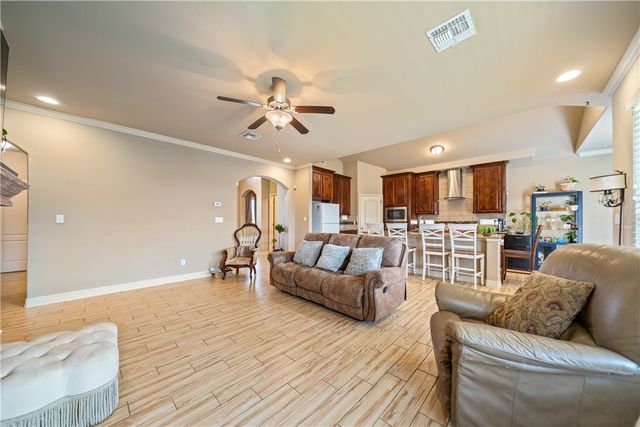 1825 Bay Landing Dr, Portland, TX 78374