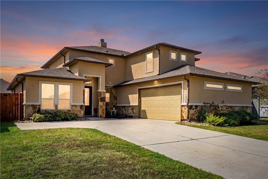 1825 Bay Landing Dr, Portland, TX 78374