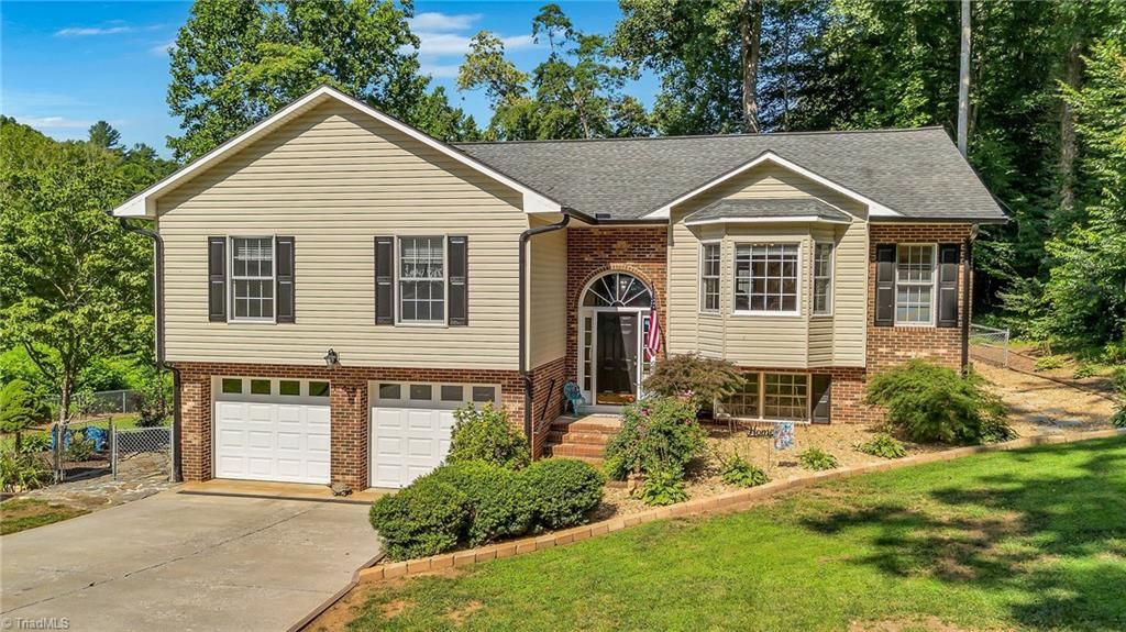 146 Hollowview Drive, Wilkesboro, NC 28697