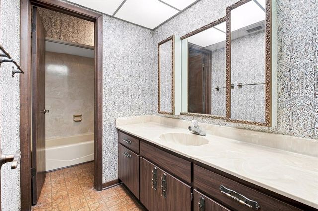 15301 LAKE MAURINE DRIVE, Odessa, FL 33556