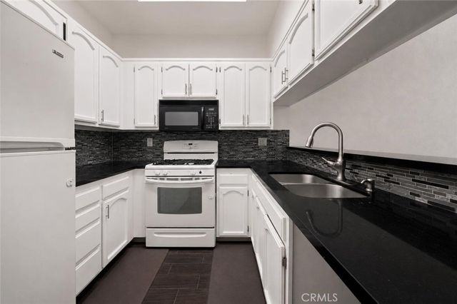 7626 Hollister Avenue 331, Goleta, CA 93117