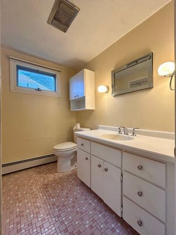 53 Oakland St B, Medford, MA 02155