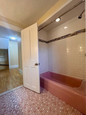 53 Oakland St B, Medford, MA 02155