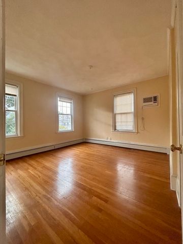 53 Oakland St B, Medford, MA 02155