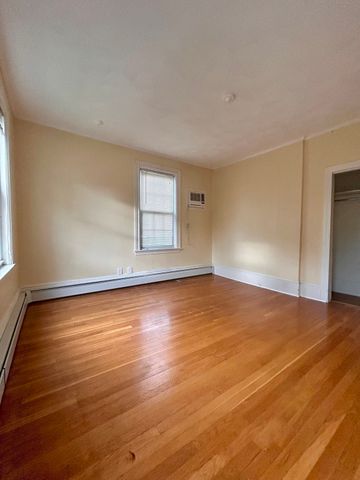 53 Oakland St B, Medford, MA 02155