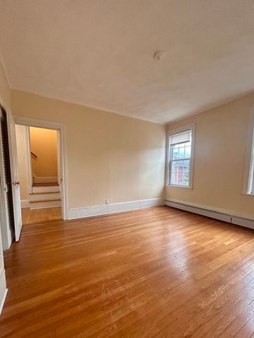 53 Oakland St B, Medford, MA 02155