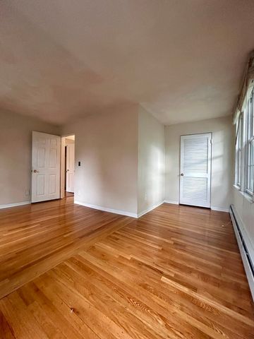 53 Oakland St B, Medford, MA 02155