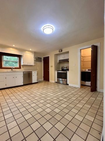 53 Oakland St B, Medford, MA 02155