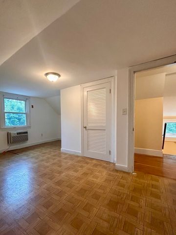 53 Oakland St B, Medford, MA 02155