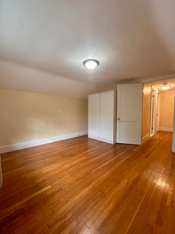 53 Oakland St B, Medford, MA 02155