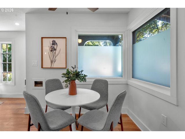 10723 Ne FREMONT St, Portland, OR 97220