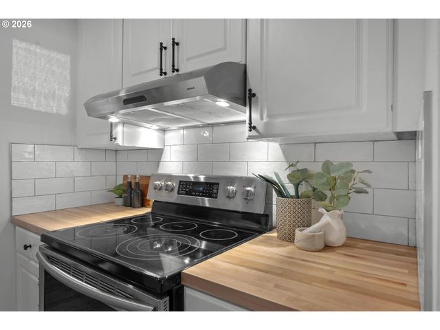 10723 Ne FREMONT St, Portland, OR 97220