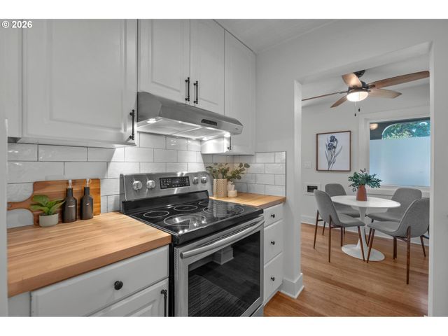 10723 Ne FREMONT St, Portland, OR 97220