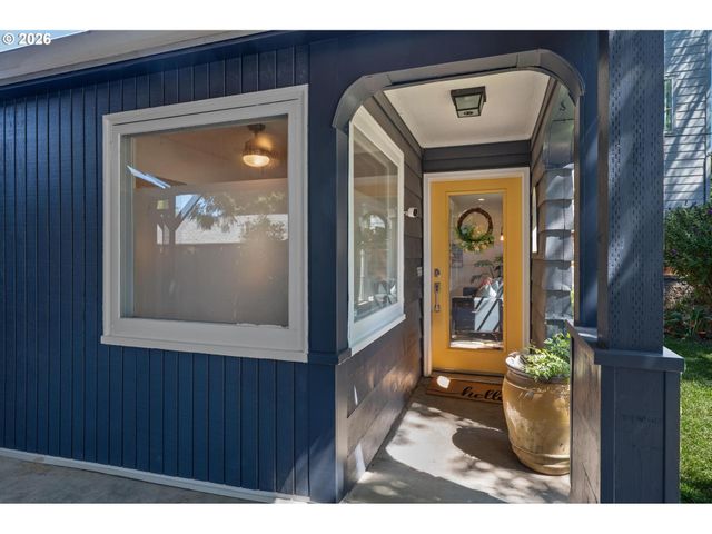 10723 Ne FREMONT St, Portland, OR 97220