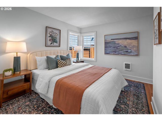 10723 Ne FREMONT St, Portland, OR 97220