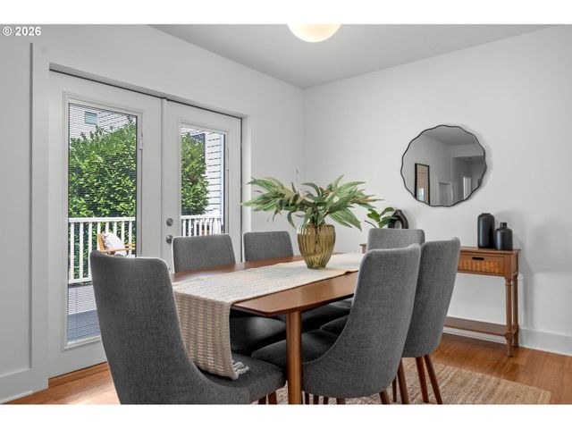10723 Ne FREMONT St, Portland, OR 97220