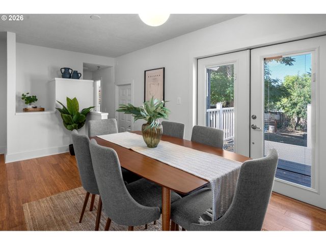 10723 Ne FREMONT St, Portland, OR 97220